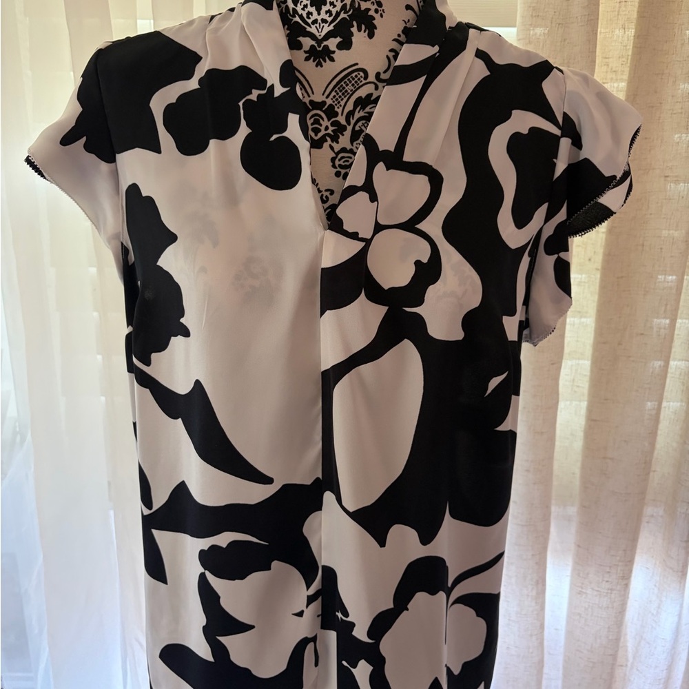 Nine West Black and White Floral Cap-Sleeve Tunic